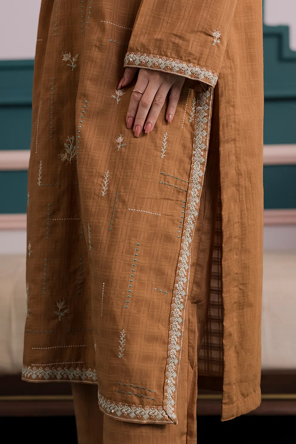 Embroidered Khaddar 3-Piece Suit – Rich Brown