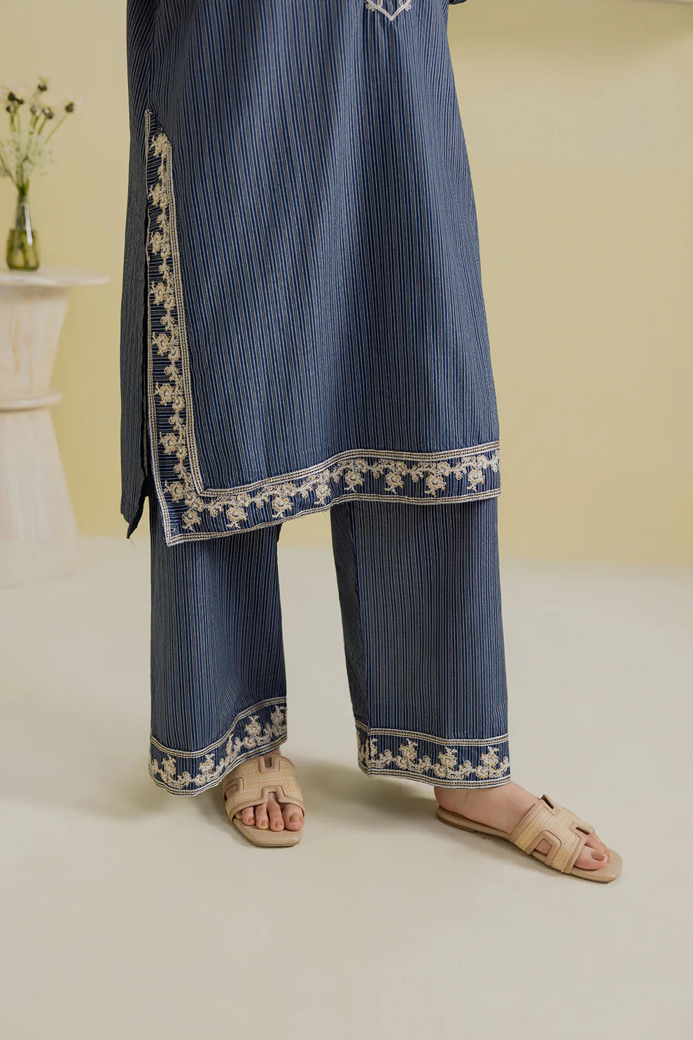 Embroidered Crosshatch 3-Piece Suit – Deep Grey